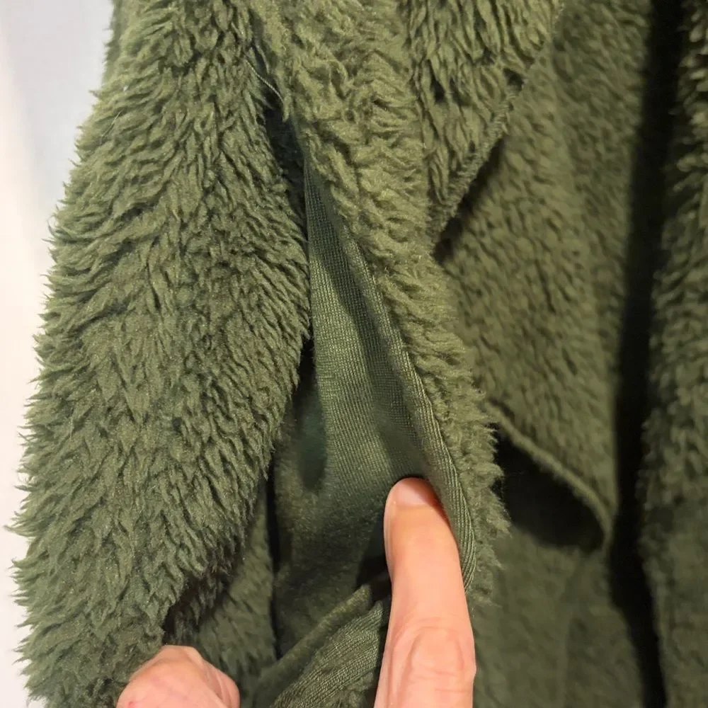 Serra- NWT Ladies Soft Cozy Lounge Wrap Waterfall Sherpa Pockets Green- Size S/M